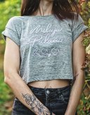 DÁMSKÝ CROP TOP S KRÁTKÝM RUKÁVEM S ORIGINÁLNÍM NÁPISEM MILUJU PÁLAVU