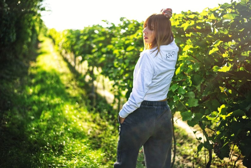 DÁMSKÁ MIKINA CROP IKONY - Velikost: XS