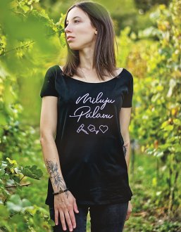 ČERNÉ DLOUHÉ DÁMSKÉ TRIČKO S KRÁTKÝM RUKÁVEM S ORIGINÁLNÍM NÁPISEM MILUJU PÁLAVU