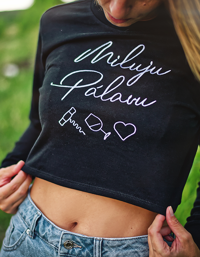 DÁMSKÁ MIKINA CROP S LOGEM MILUJU PÁLAVU