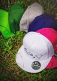KŠILTOVKA S LOGEM MILUJU PÁLAVU - Barva: Bílá