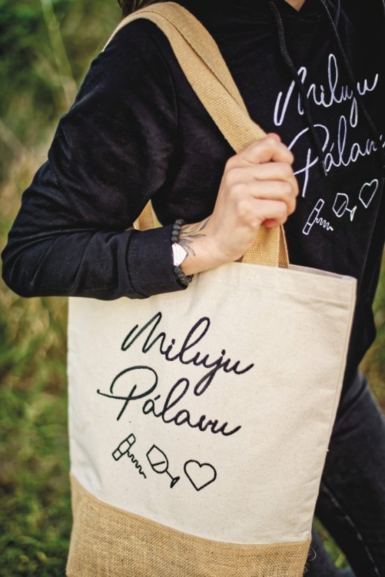 TAŠKA MILUJU PÁLAVU