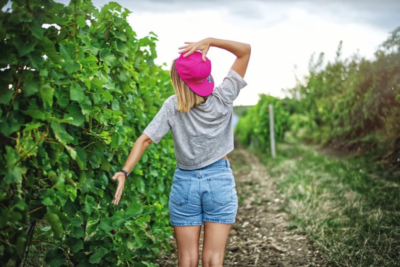 CROP TOP S KRÁTKÝM RUKÁVEM - Velikost: XL