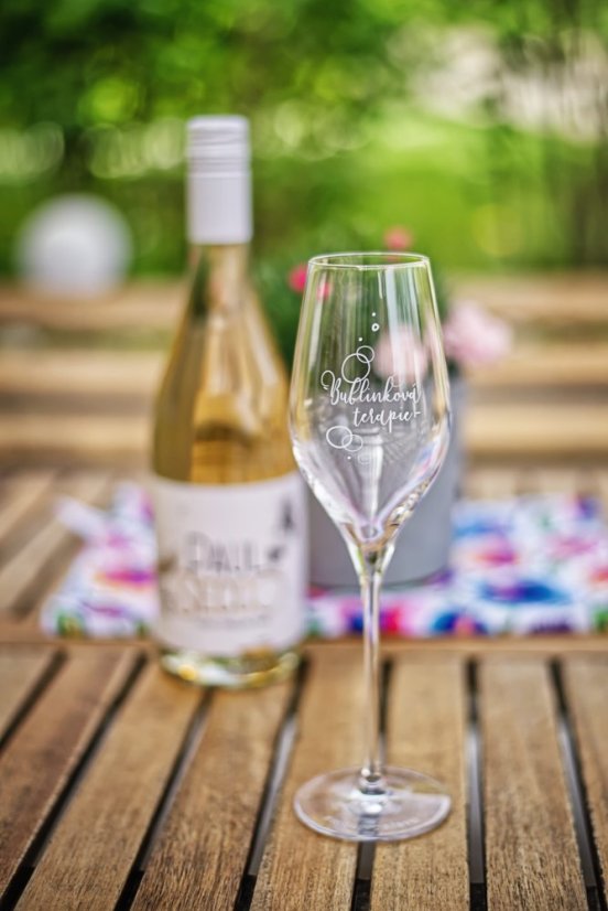 SKLENICE NA SEKT S NÁPISEM “BUBLINKOVÁ TERAPIE”